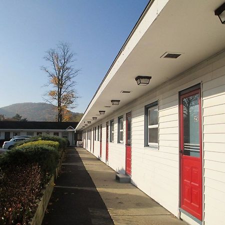 Monument Mountain Motel Грейт-Баррингтон Экстерьер фото