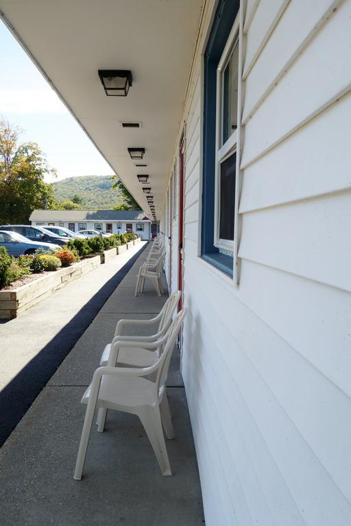 Monument Mountain Motel Грейт-Баррингтон Экстерьер фото
